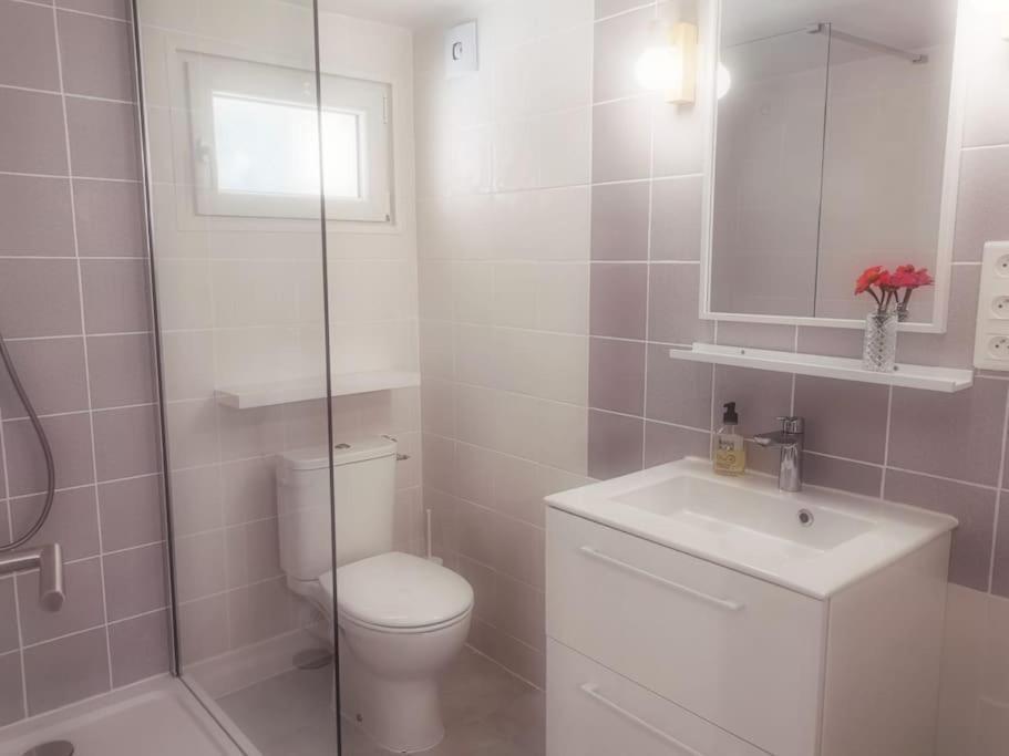 Appartamento Belle Dependance De 30M2 Avec Terrasse Et Jardin Villeneuve-lès-Avignon Esterno foto